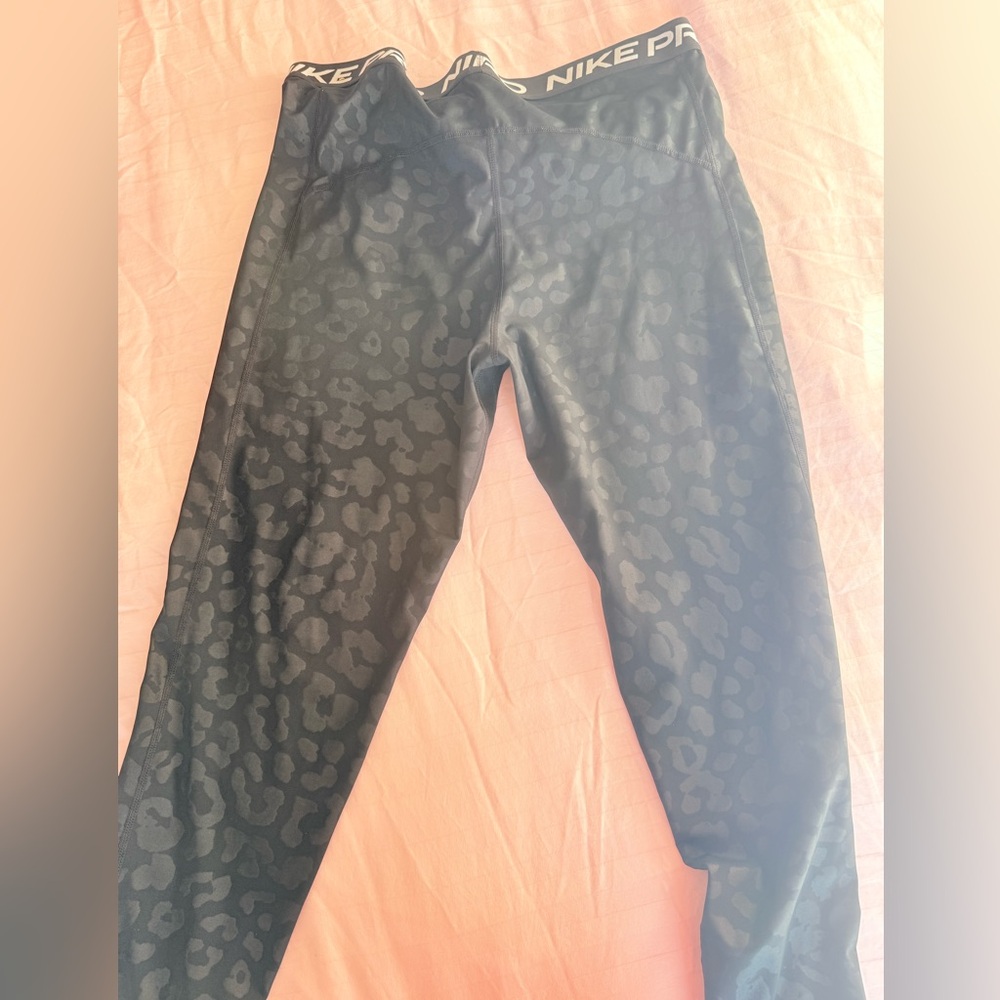 Nike Pro Women's Black Leopard Print Leggings XL